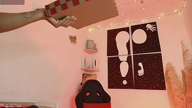 Snapshot of Iamlola_ chatting on 01-18-26, 04:05 Iamlola online show from 01-18-26, 04:05