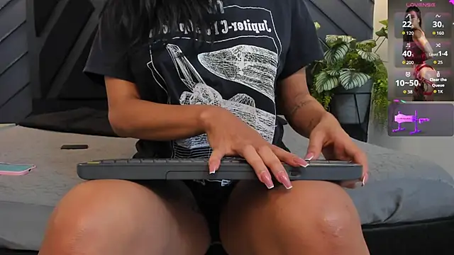 zoe martins  online show from 10-03-25, 05:21