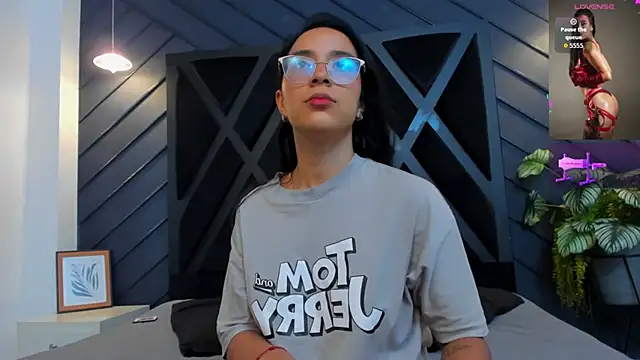 zoe martins  online show from 10-07-25, 05:32