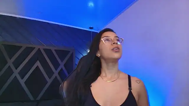 zoe martins  online show from 03-12-26, 05:19