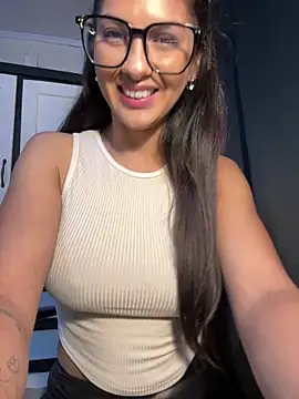 chicachocolate01 online show from 12-19-25, 04:41