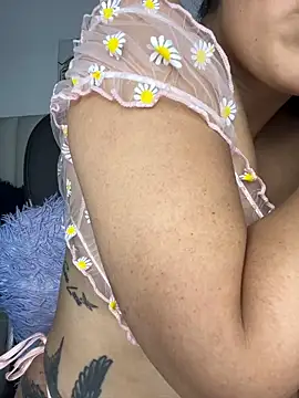 Snapshot of Aisha_Malek chatting on 03-12-26, 11:11 Aisha Malek online show from 03-12-26, 11:11