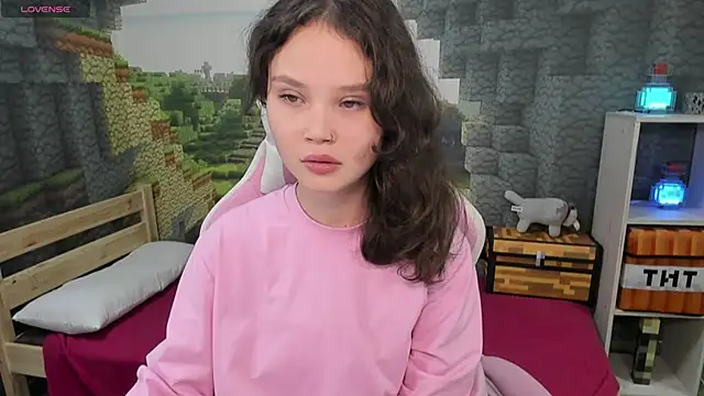 EmilyChaves online show from 10-13-25, 06:19