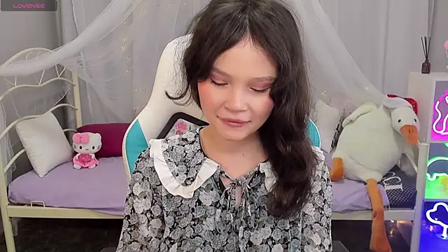 Snapshot of EmilyChaves chatting on 12-21-25, 04:41 EmilyChaves online show from 12-21-25, 04:41