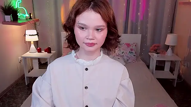 EmilyChaves online show from 06-18-26, 09:14