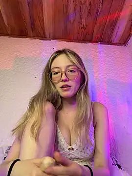 ReenKitty online show from 03-27-26, 05:35