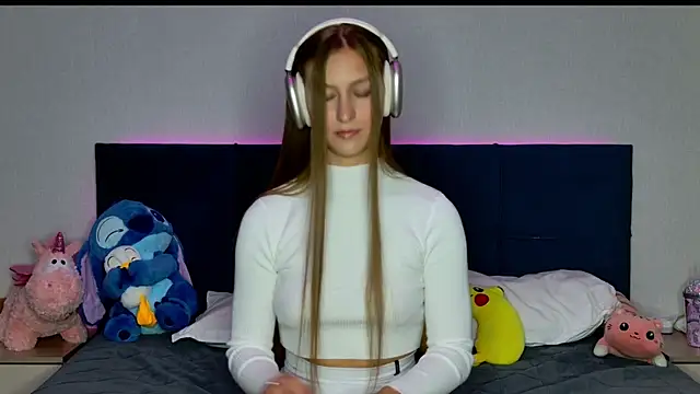 MissEmilyMiller online show from 10-02-25, 04:47