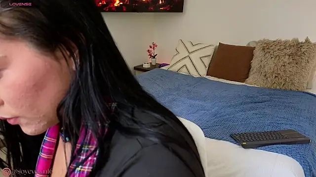 Evelyn  16 online show from 11-29-25, 02:31