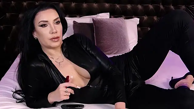 StephanyMillan online show from 01-10-26, 06:37