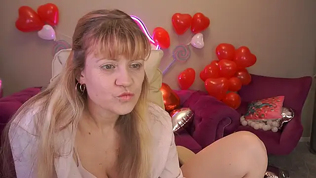 BellaLaPetit online show from 02-15-26, 01:41