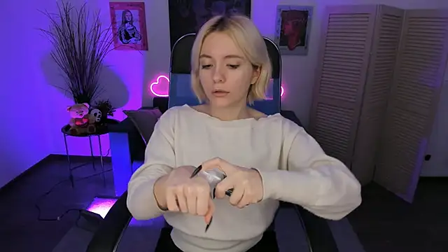 AuroraWrenfield online show from 11-26-25, 04:24