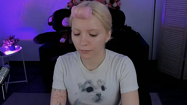 AuroraWrenfield online show from 04-30-26, 04:41