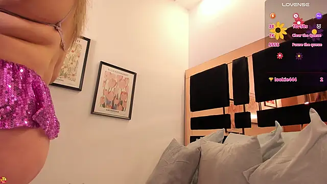 Snapshot of katherinn_gomezz chatting on 11-10-25, 11:53 katherinn gomezz online show from 11-10-25, 11:53