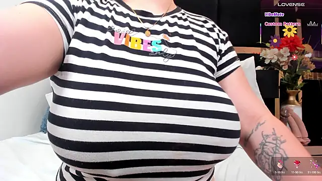 Snapshot of katherinn_gomezz chatting on 02-11-26, 11:37 katherinn gomezz online show from 02-11-26, 11:37