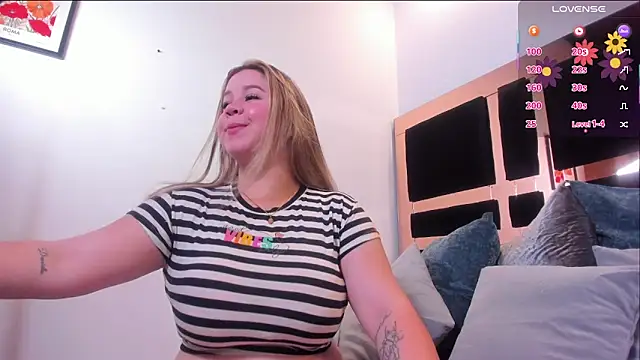 Snapshot of katherinn_gomezz chatting on 03-12-26, 11:49 katherinn gomezz online show from 03-12-26, 11:49