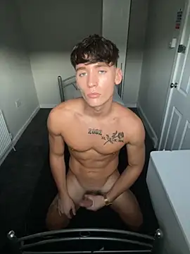 Snapshot of naughtyboy0124 chatting on 10-28-25, 04:20 naughtyboy0124 online show from 10-28-25, 04:20