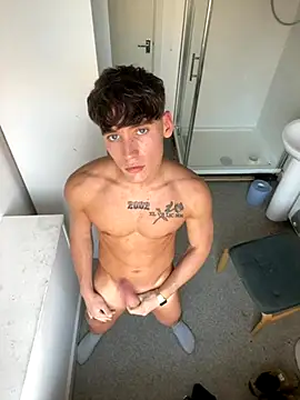 Snapshot of naughtyboy0124 chatting on 11-25-25, 03:01 naughtyboy0124 online show from 11-25-25, 03:01