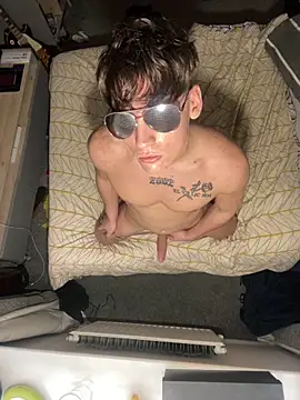 Snapshot of naughtyboy0124 chatting on 02-07-26, 01:37 naughtyboy0124 online show from 02-07-26, 01:37