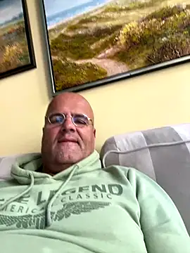 Snapshot of Renebisex chatting on 10-26-25, 10:10 Renebisex online show from 10-26-25, 10:10