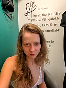 Snapshot of Eveline_Beauty_Kitty chatting on 07-28-26, 07:50 Eveline Beauty Kitty online show from 07-28-26, 07:50