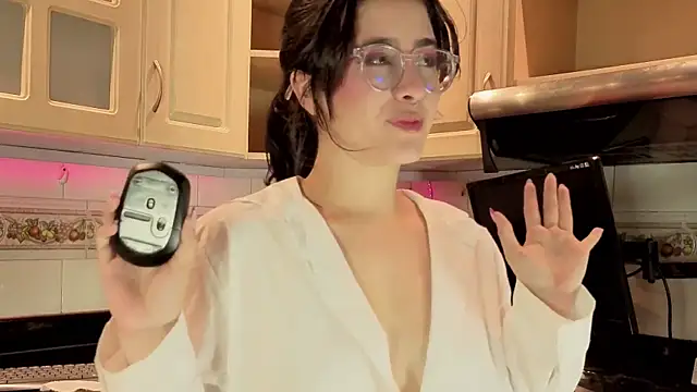 LiLLiAnderson online show from 12-18-25, 11:49