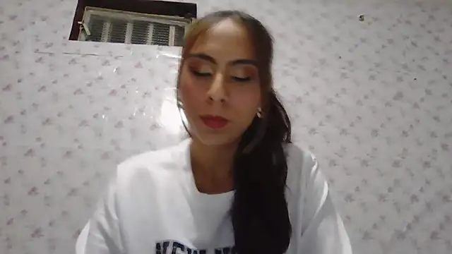 Roselingalvis13 online show from 04-30-26, 03:02