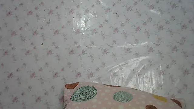 Snapshot of Roselingalvis13 chatting on 05-31-26, 03:04 Roselingalvis13 online show from 05-31-26, 03:04