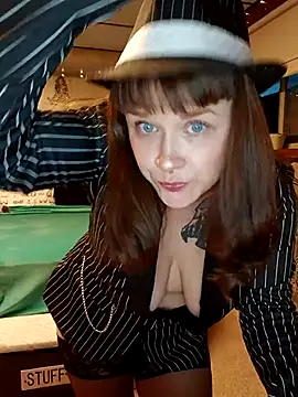 Ursulalane online show from 10-11-25, 01:38