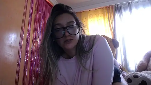 Snapshot of miss_lilieth chatting on 06-06-26, 02:11 miss lilieth online show from 06-06-26, 02:11