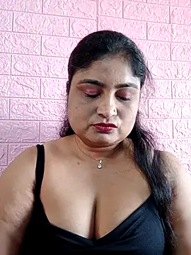 Snapshot of hornyriyanka chatting on 10-25-25, 02:41 hornyriyanka online show from 10-25-25, 02:41