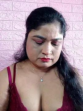 Snapshot of hornyriyanka chatting on 12-18-25, 02:17 hornyriyanka online show from 12-18-25, 02:17