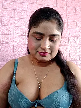 Snapshot of hornyriyanka chatting on 02-13-26, 02:51 hornyriyanka online show from 02-13-26, 02:51