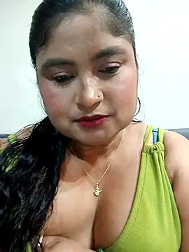 Snapshot of hornyriyanka chatting on 06-10-26, 02:23 hornyriyanka online show from 06-10-26, 02:23