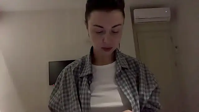 Snapshot of Gilin1 chatting on 10-09-25, 06:39 Gilin1 online show from 10-09-25, 06:39