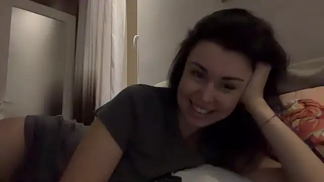 Snapshot of Gilin1 chatting on 11-19-25, 08:20 Gilin1 online show from 11-19-25, 08:20