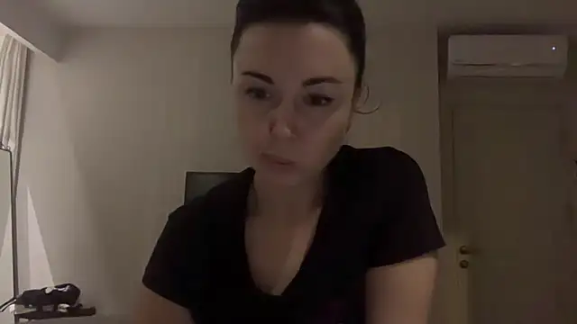 Snapshot of Gilin1 chatting on 12-18-25, 08:48 Gilin1 online show from 12-18-25, 08:48