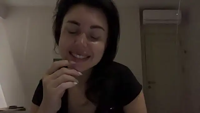 Snapshot of Gilin1 chatting on 01-17-26, 08:12 Gilin1 online show from 01-17-26, 08:12