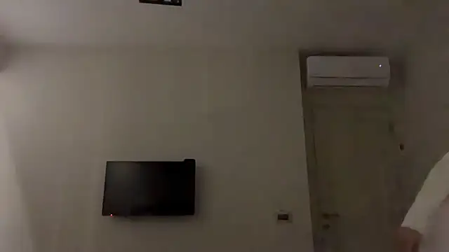 Snapshot of Gilin1 chatting on 02-03-26, 09:42 Gilin1 online show from 02-03-26, 09:42