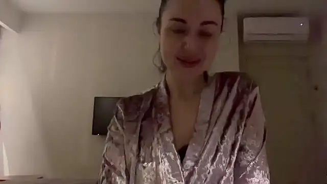 Snapshot of Gilin1 chatting on 02-13-26, 09:11 Gilin1 online show from 02-13-26, 09:11