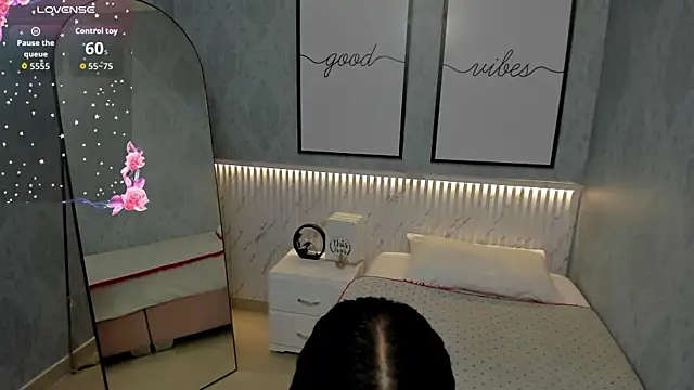 Snapshot of Ximenahott_ chatting on 09-20-25, 10:05 Ximenahott online show from 09-20-25, 10:05