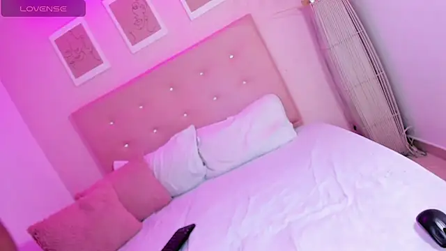 Snapshot of ANNIE_DOLCE_ chatting on 09-24-25, 09:51 ANNIE DOLCE online show from 09-24-25, 09:51