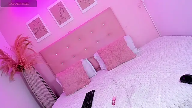 Snapshot of ANNIE_DOLCE_ chatting on 11-10-25, 10:31 ANNIE DOLCE online show from 11-10-25, 10:31