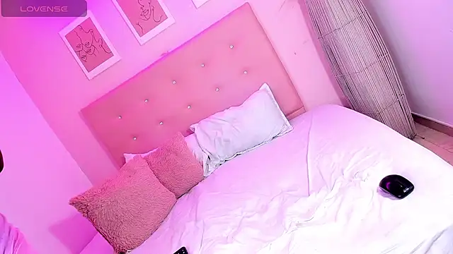 Snapshot of ANNIE_DOLCE_ chatting on 11-23-25, 12:16 ANNIE DOLCE online show from 11-23-25, 12:16