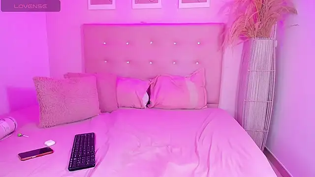 Snapshot of ANNIE_DOLCE_ chatting on 02-15-26, 01:57 ANNIE DOLCE online show from 02-15-26, 01:57