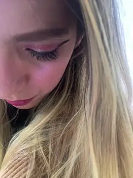 VesperVelvet online show from 03-18-26, 04:04