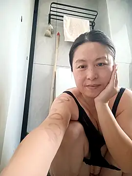 Snapshot of chengcheng12 chatting on 10-09-25, 12:30 chengcheng12 online show from 10-09-25, 12:30