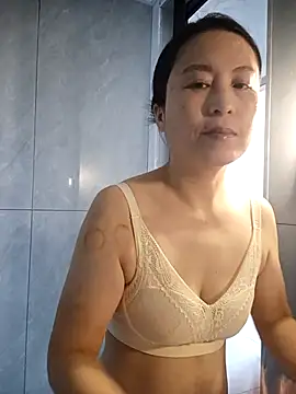 Snapshot of chengcheng12 chatting on 10-17-25, 01:09 chengcheng12 online show from 10-17-25, 01:09