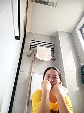 Snapshot of chengcheng12 chatting on 10-18-25, 01:52 chengcheng12 online show from 10-18-25, 01:52