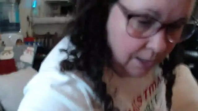 Snapshot of Juicy_Julie469 chatting on 12-23-25, 03:04 Juicy Julie469 online show from 12-23-25, 03:04