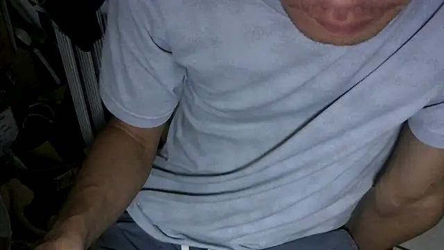 Snapshot of winds1069 chatting on 10-26-25, 02:56 winds1069 online show from 10-26-25, 02:56